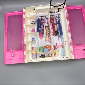 2018 Barbie Fashionistas Ultimate Closet Wardrobe Case
